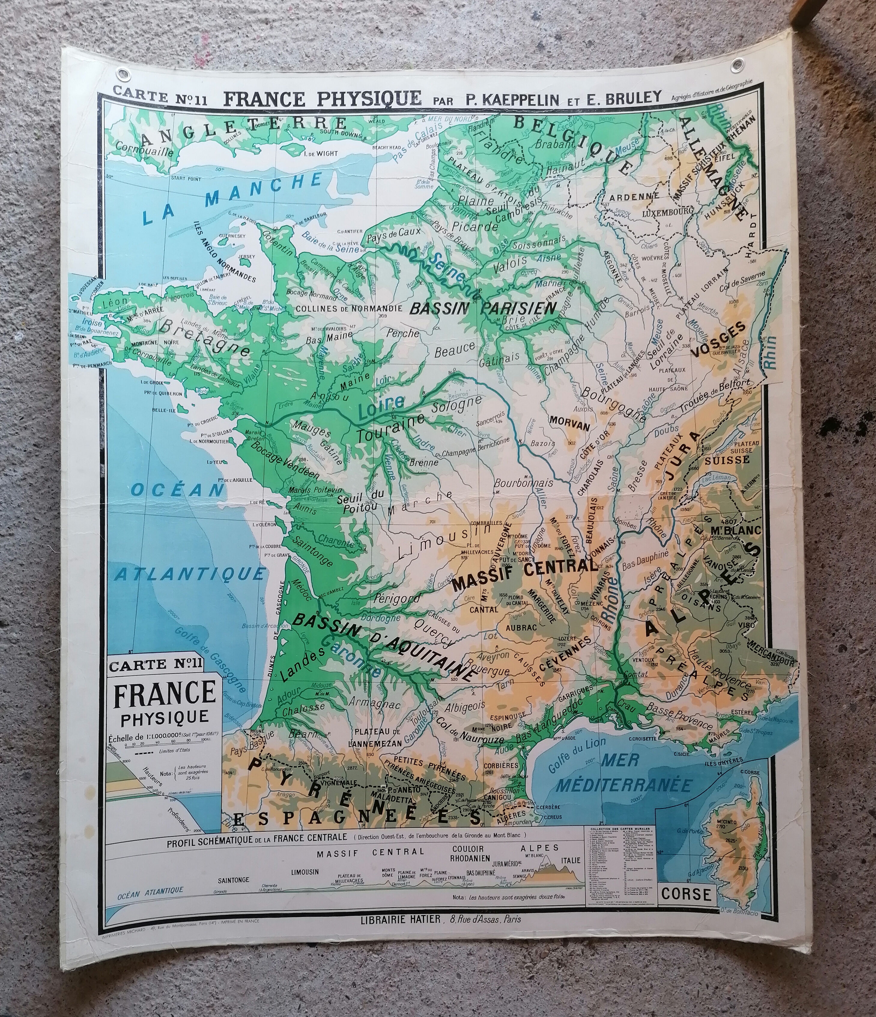 Old physical France map N°11 Hatier Kaeppelin cardboard.