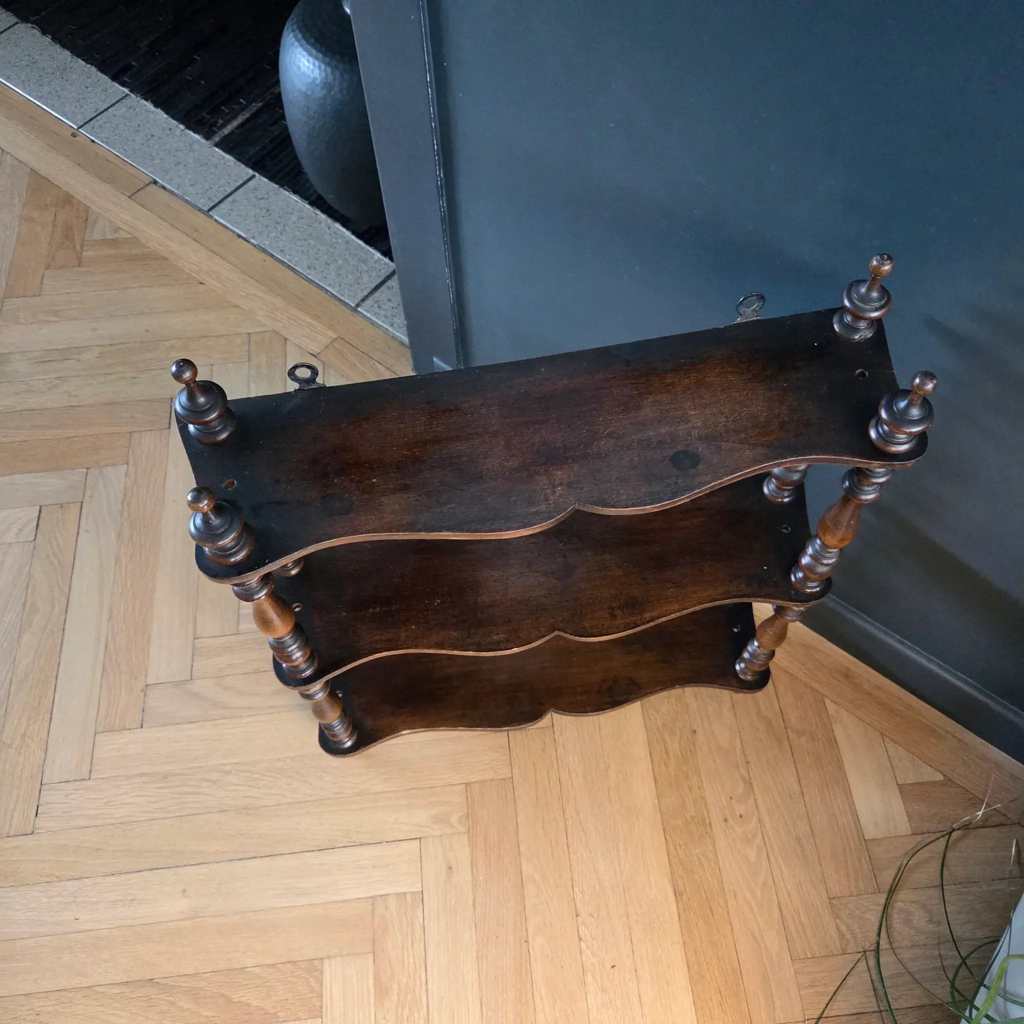 Antique shelf to hang/stand in turned wood - Ref 1464