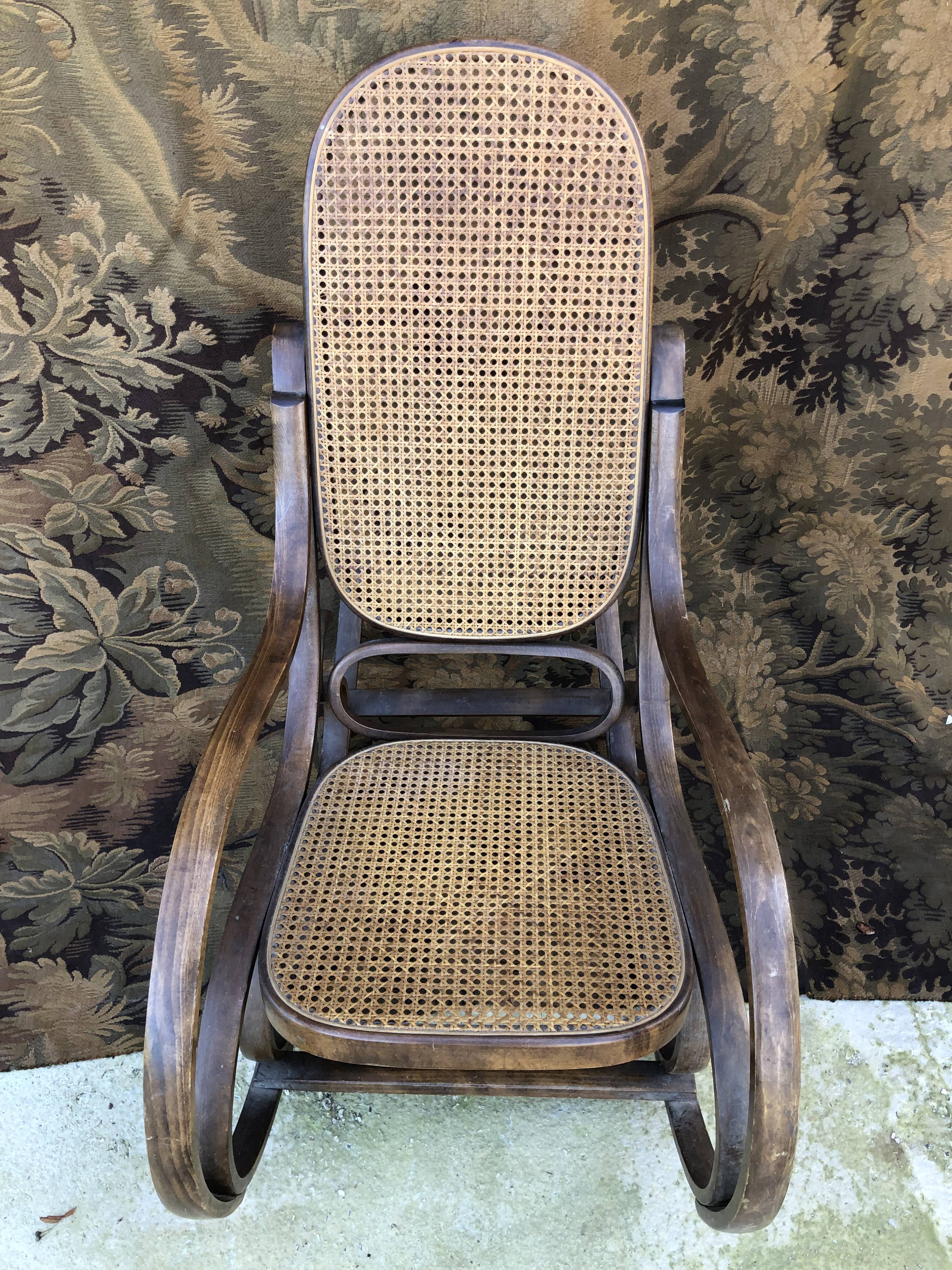 Rocking chair vintage cannée