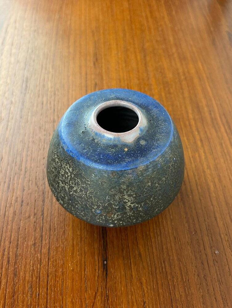 Brutalist studio pottery vase by Lu and Gerd Grove, mid-century, 1962.
