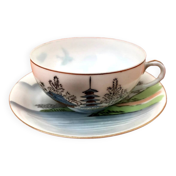 Tasse, soucoupe en porcelaine fine décor japonisant