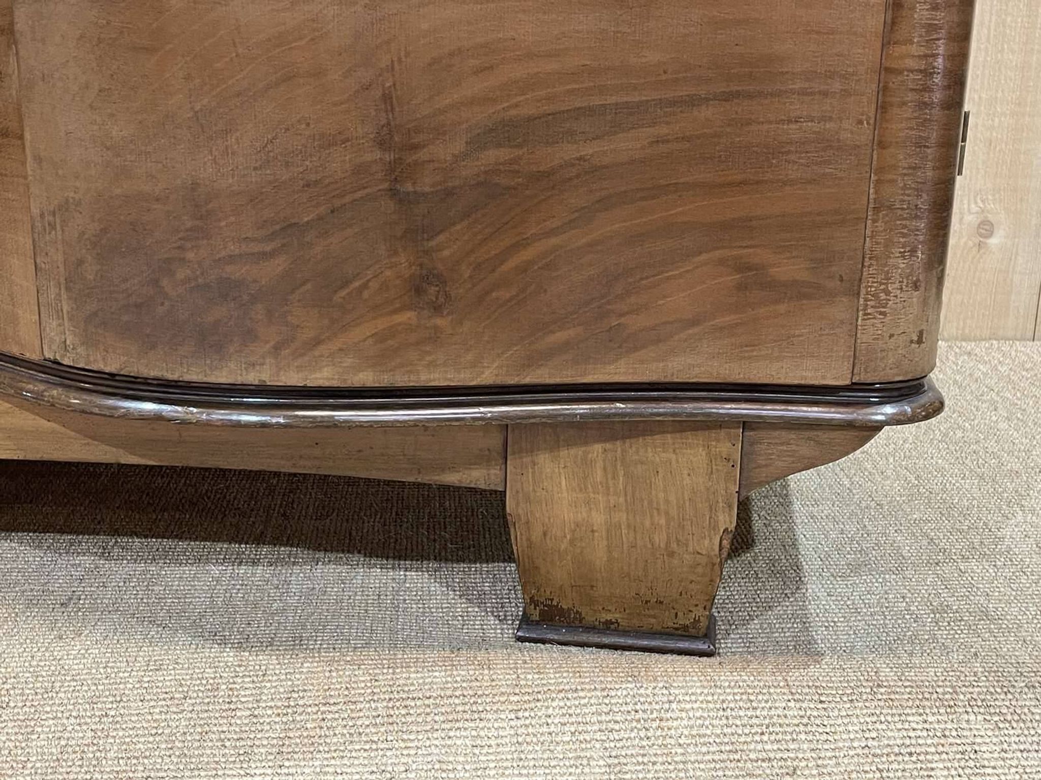 Art Deco bedroom wardrobe in walnut burl, made in the 1940s