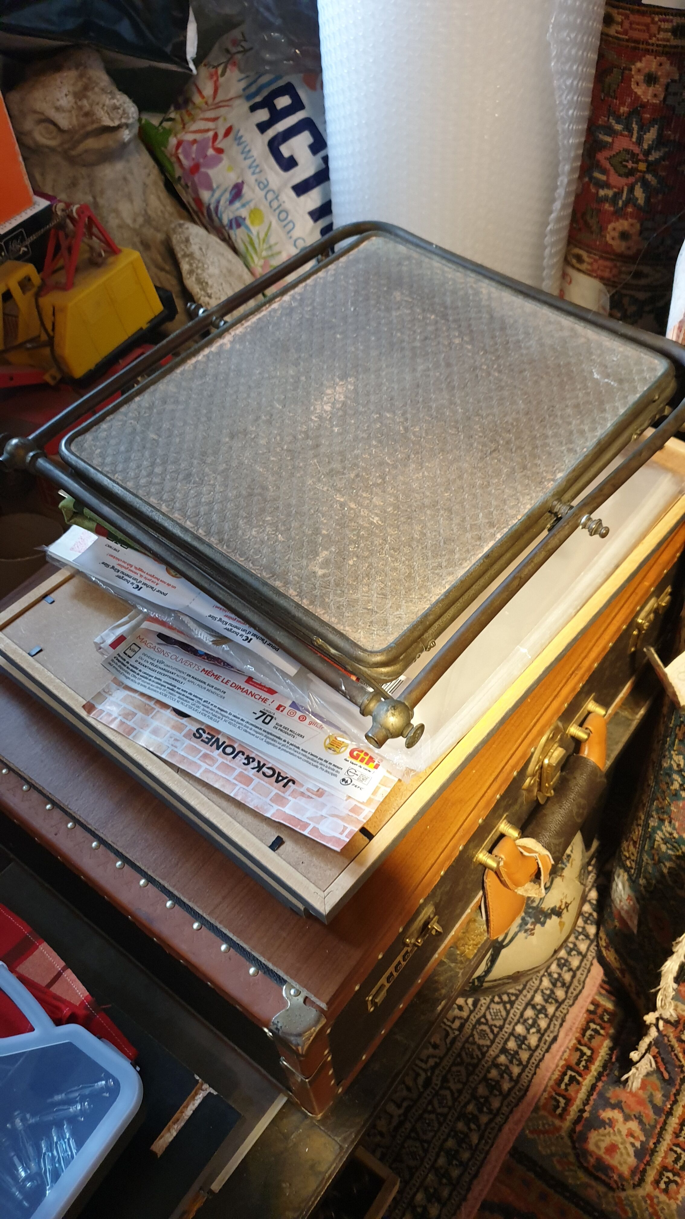 Hairdresser's mirror