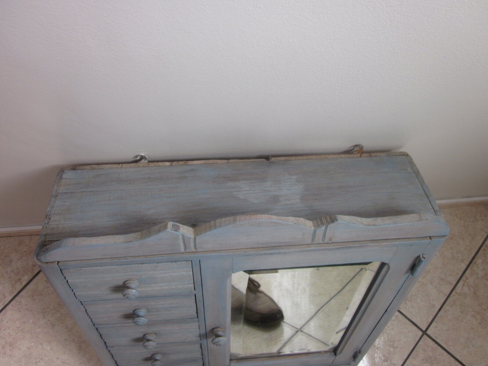 Armoire de toilette ou pharmacie