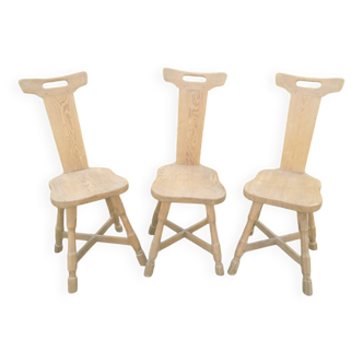 3 Anciennes chaises brutaliste en pin