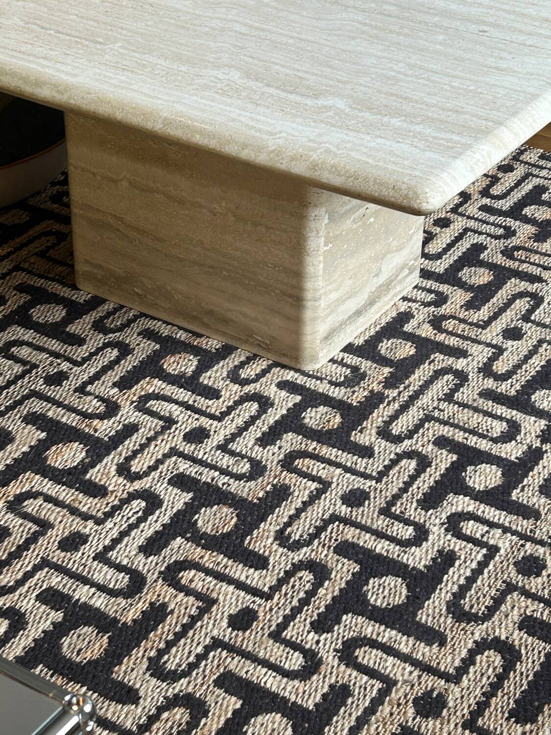 Table basse italienne en travertin du milieu du siècle