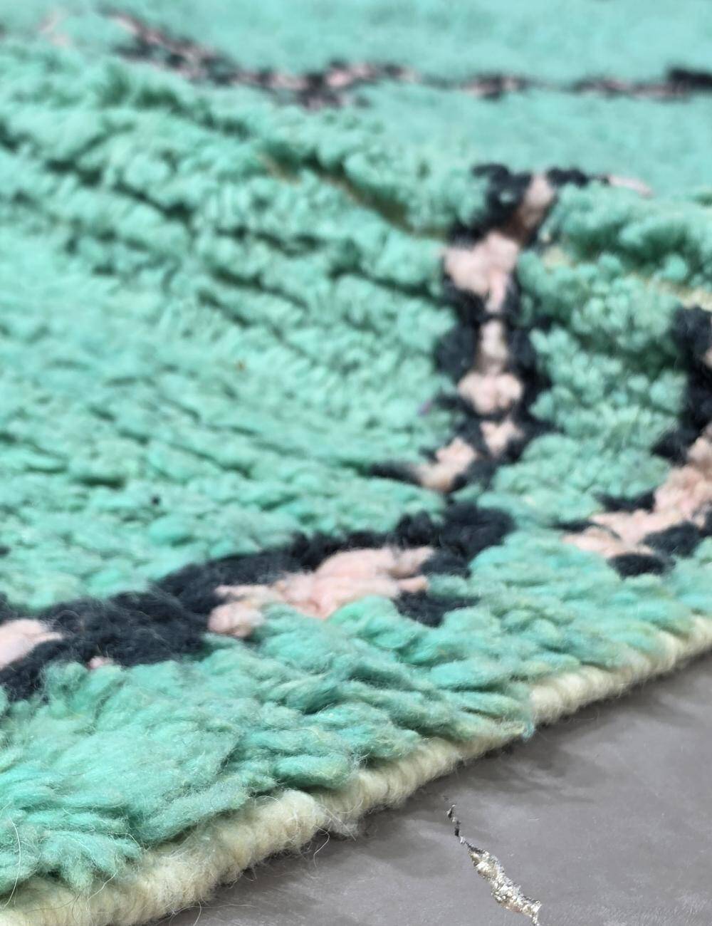 Contemporary mint green rug - 280 x 187 cm