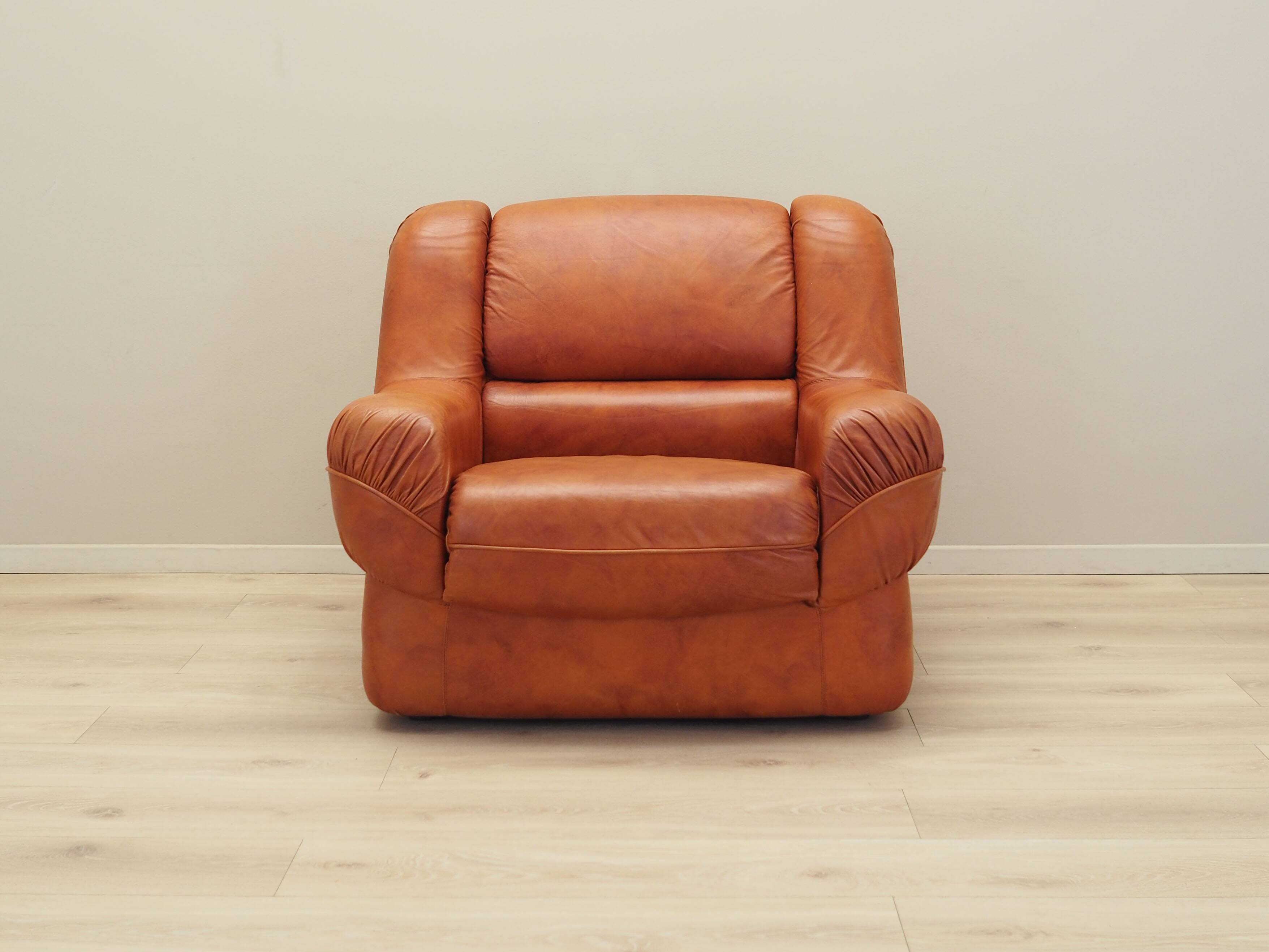 Fauteuil orange, design italien, années 1970, fabricant : Mimo Padova