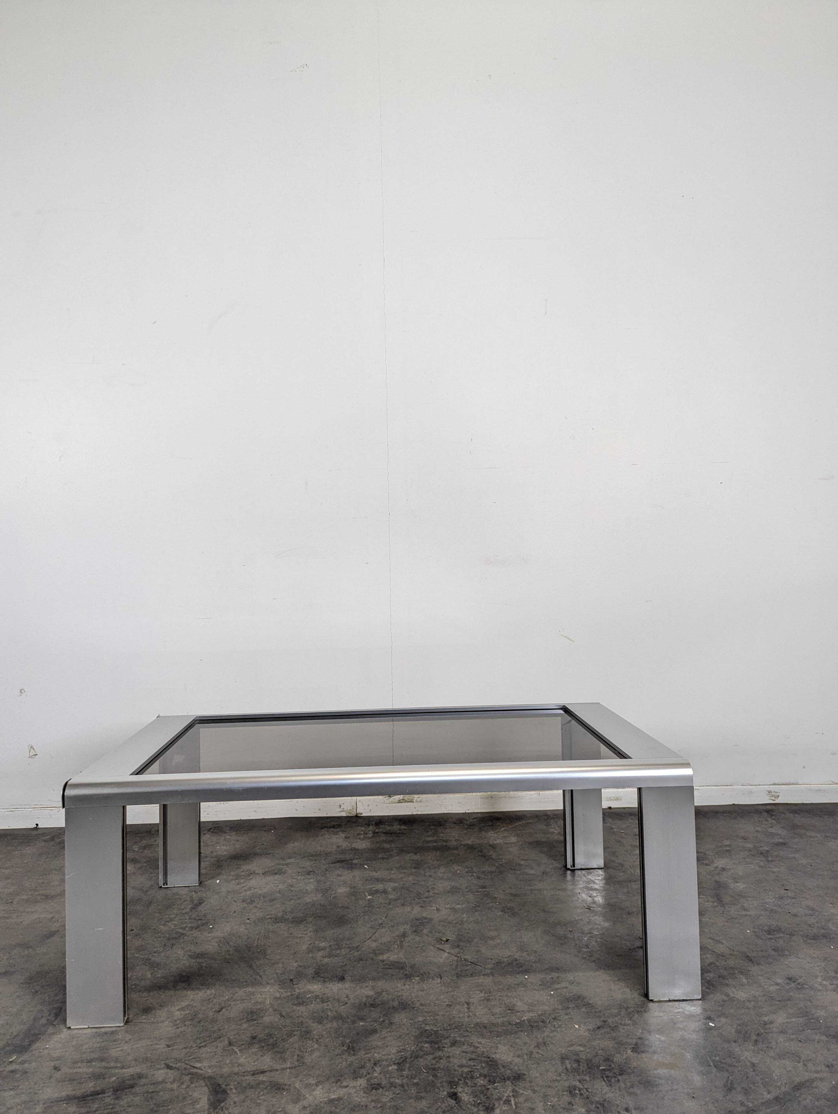 Table basse space age chromée