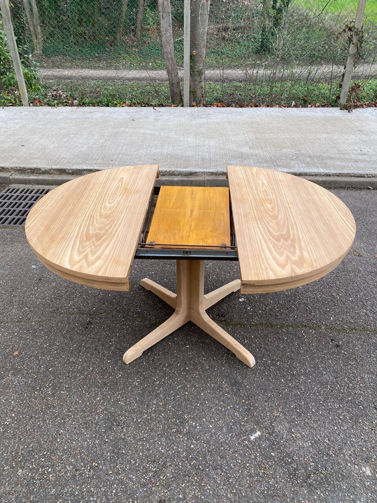 Scandinavian Baumann round extendable dining table with central leg, 115cm.