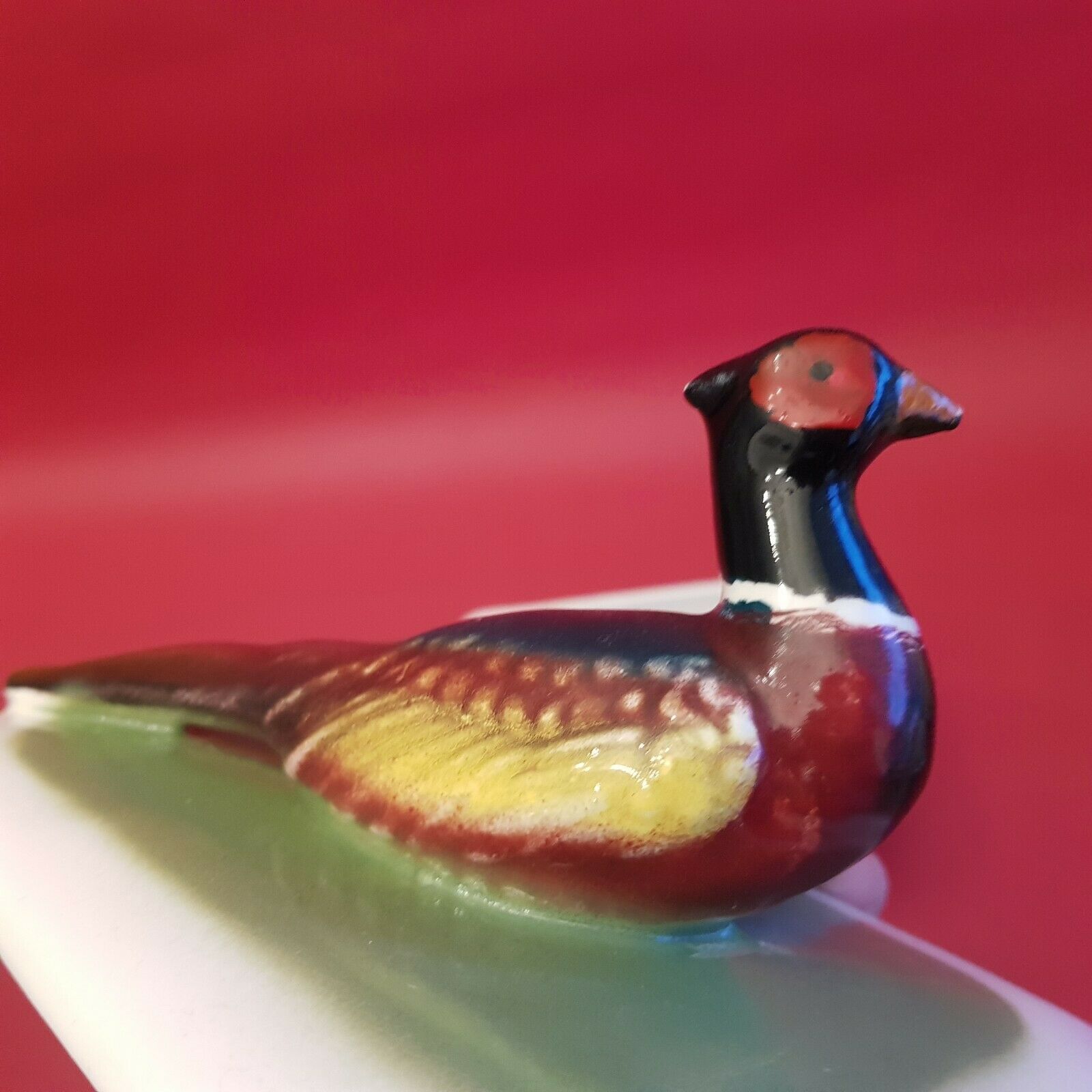 Old butter box in ceramic slurry decoration pheasant statuette