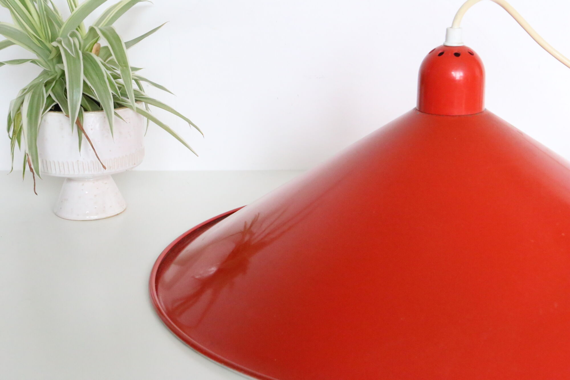Suspension in red industrial enamelled metal, vintage
