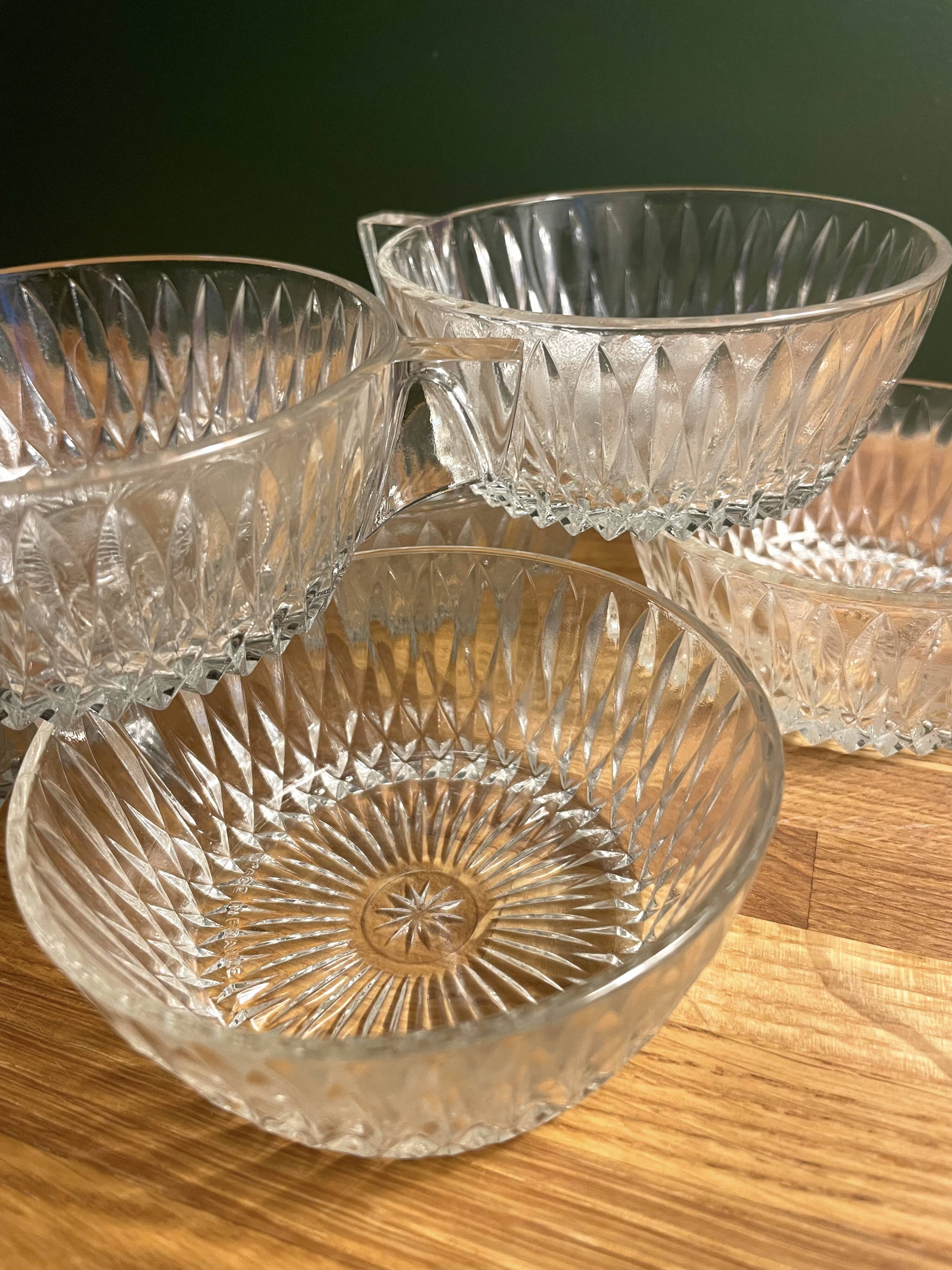 6 tasses à café en verre ciselé vintage en très bon état