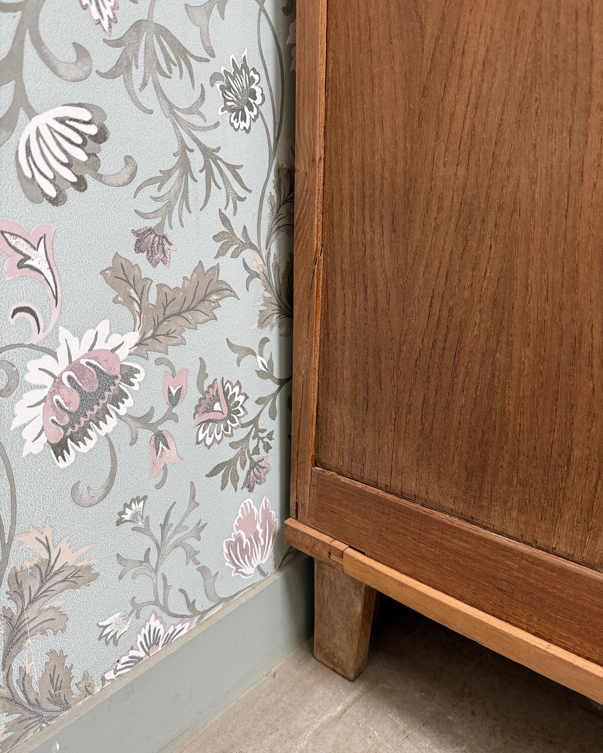 Parisian wardrobe with sliding doors (renovated)