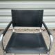 Paire de fauteuils Cantilever en cuir noir