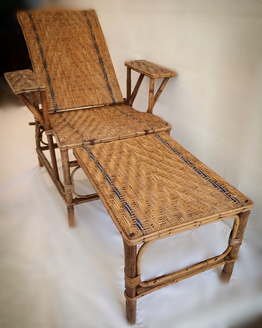 Chaise longue en rotin très ancienne Selency