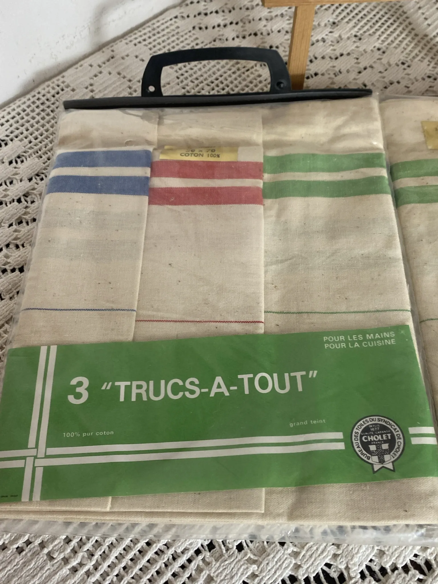 Three new multicoloured tea towels made of Cholet fabric, 100% cotton.