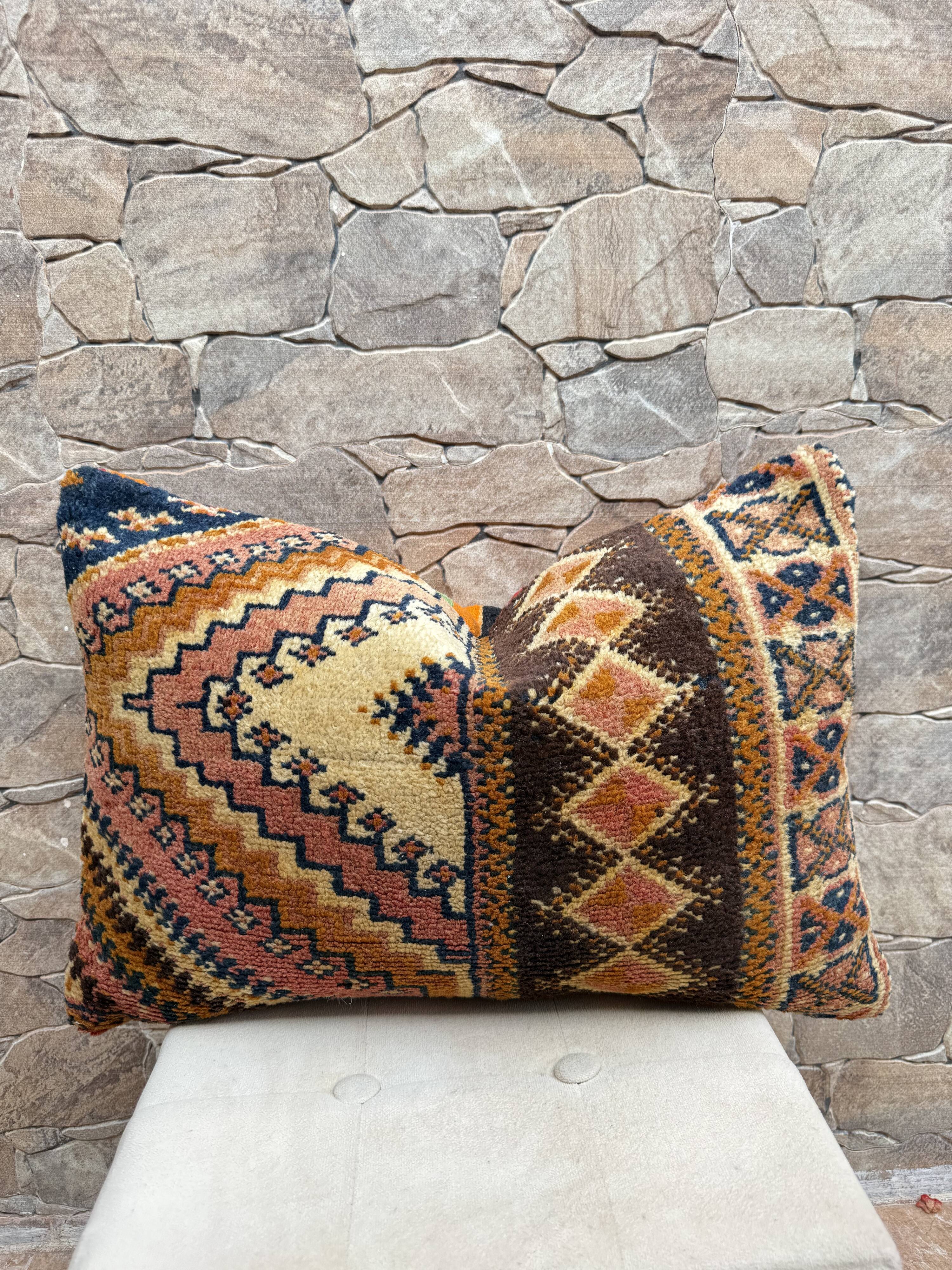 Housse de coussin vintage kilim berbère:Coussin en laine marocaine 60x40cm