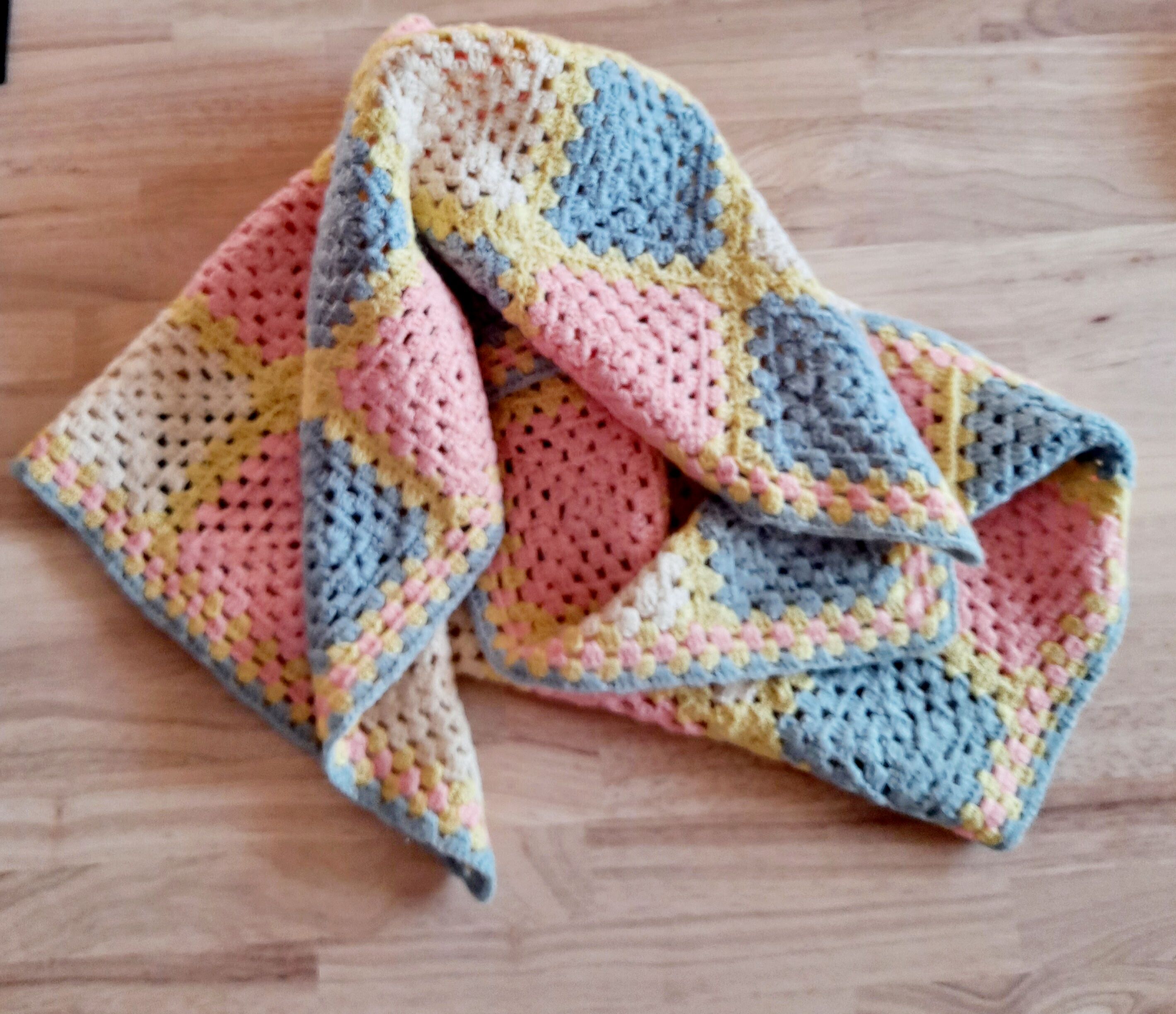 Crocheted baby plaid cover