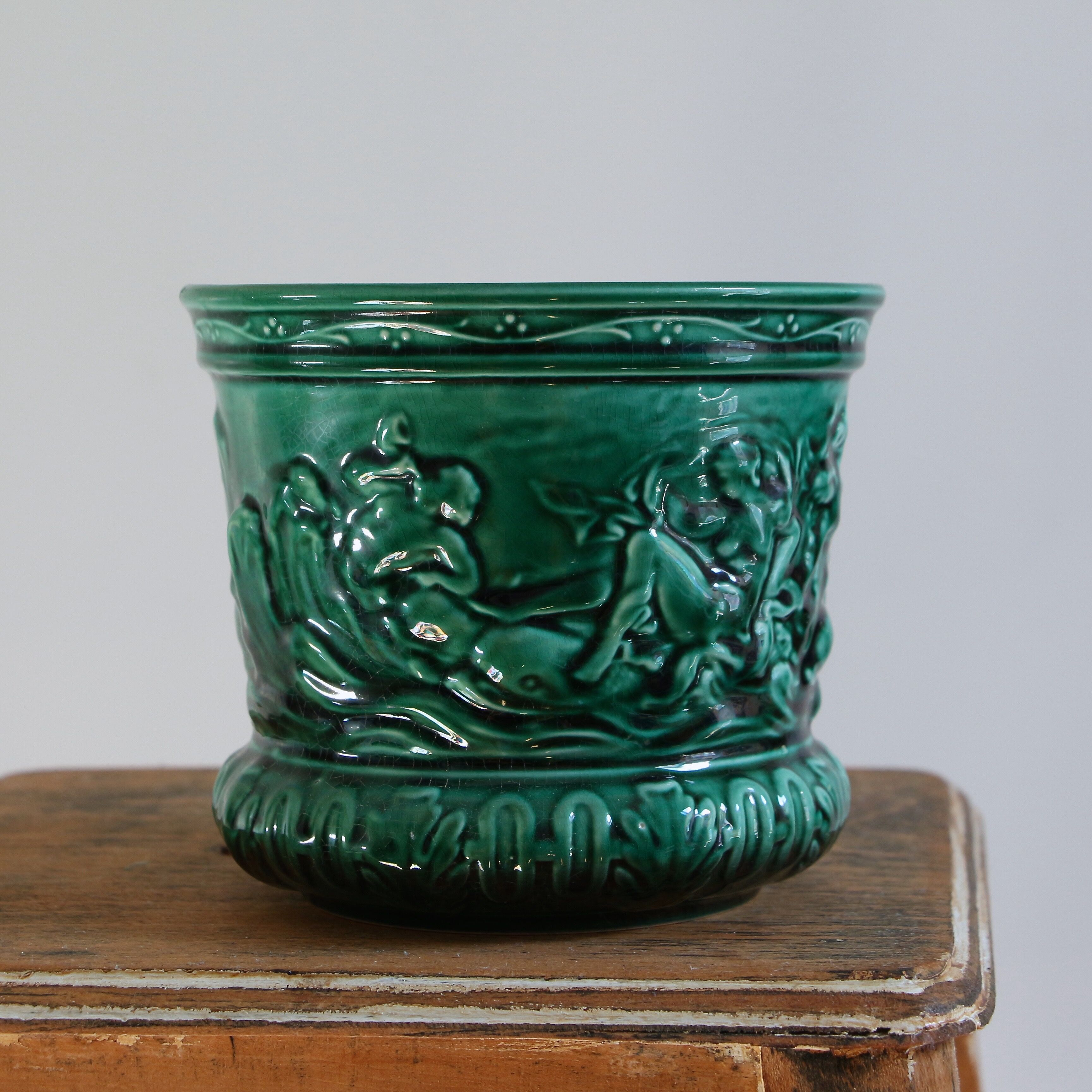 English porcelain pot cover