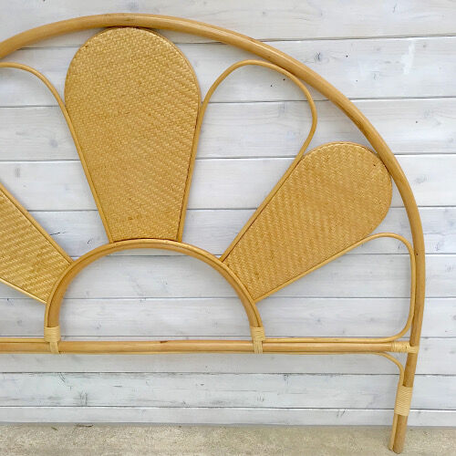 Headboard rattan shape petals