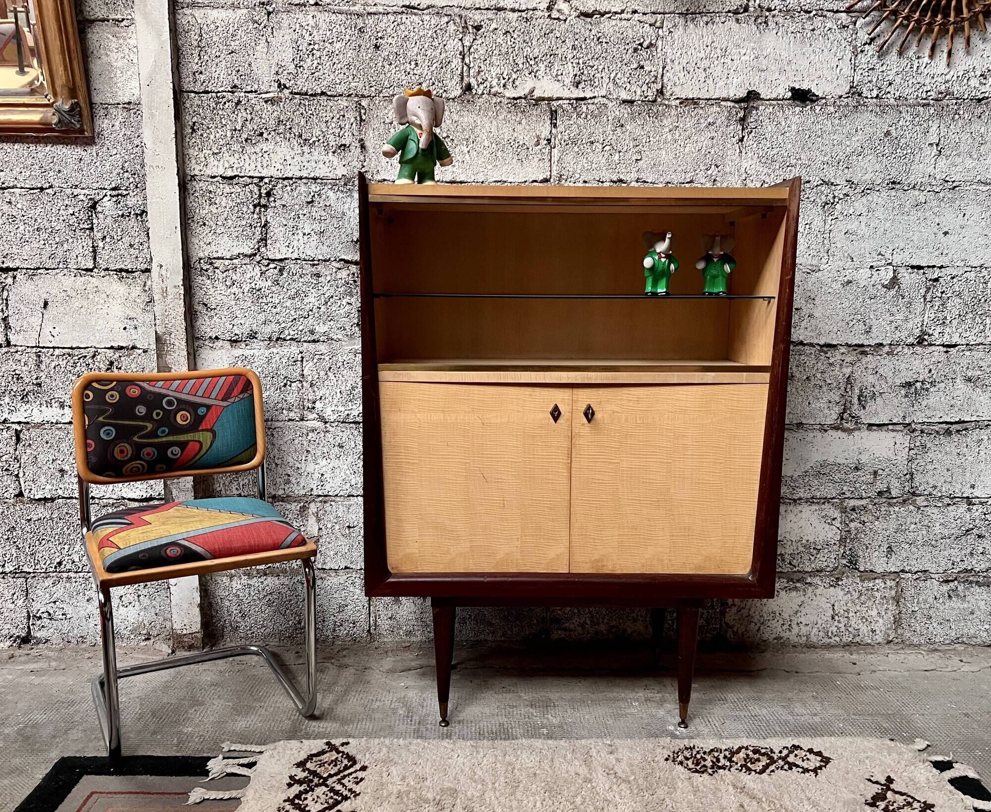 Vintage showcase in ash and lemon tree
