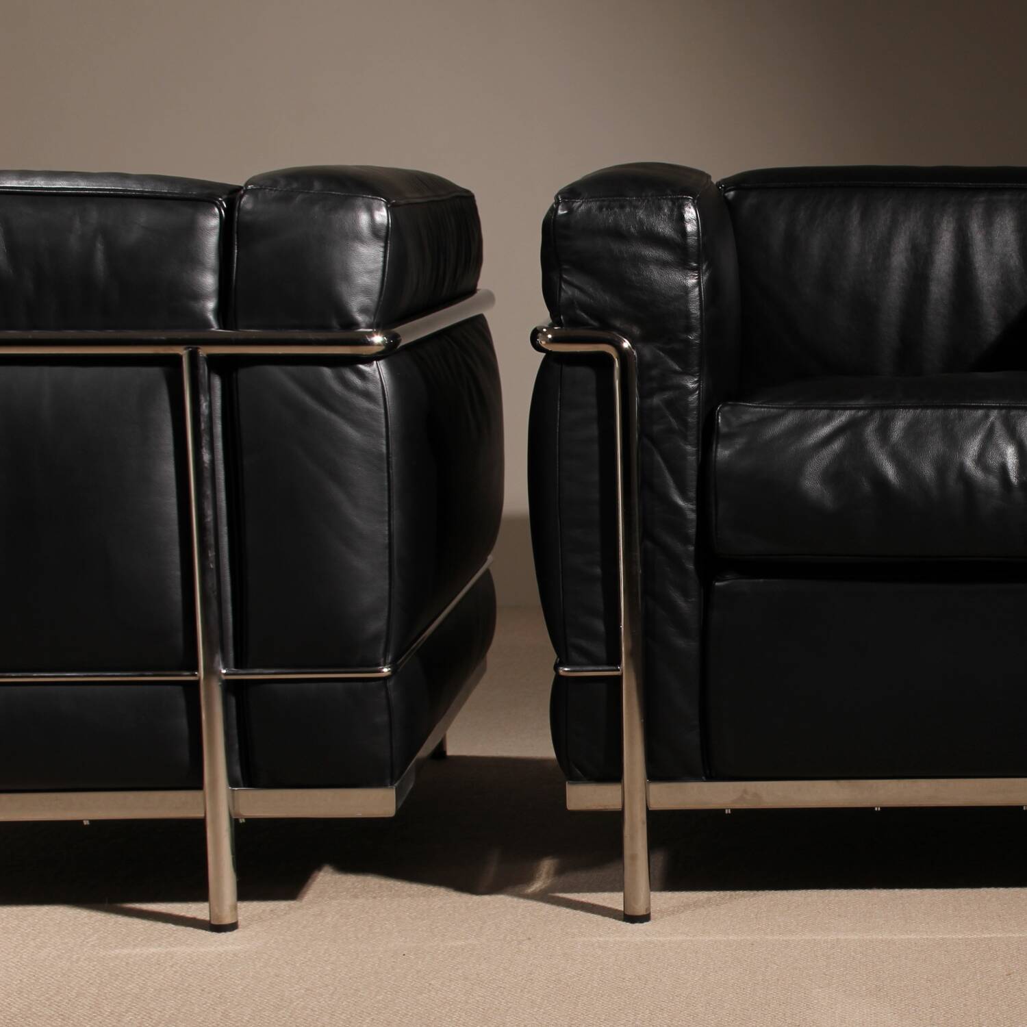 Two ‚LC2‘ Armchairs by Le Corbusier, P. Jeanneret, C. Perriand for Cassina