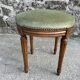 Tabouret repose-pieds en velours vert amande