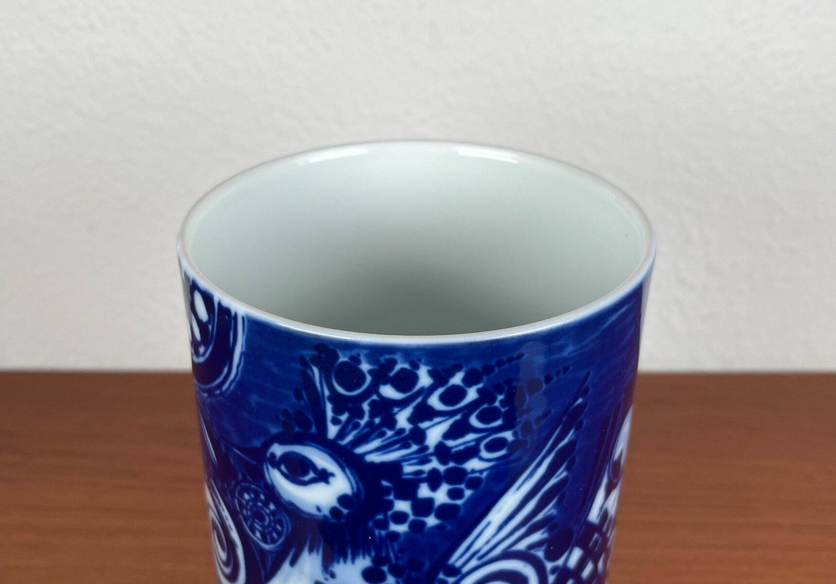 Vintage peacock vase in German porcelain by Bjørn Wiinblad for Rosenthal, 1970s.
