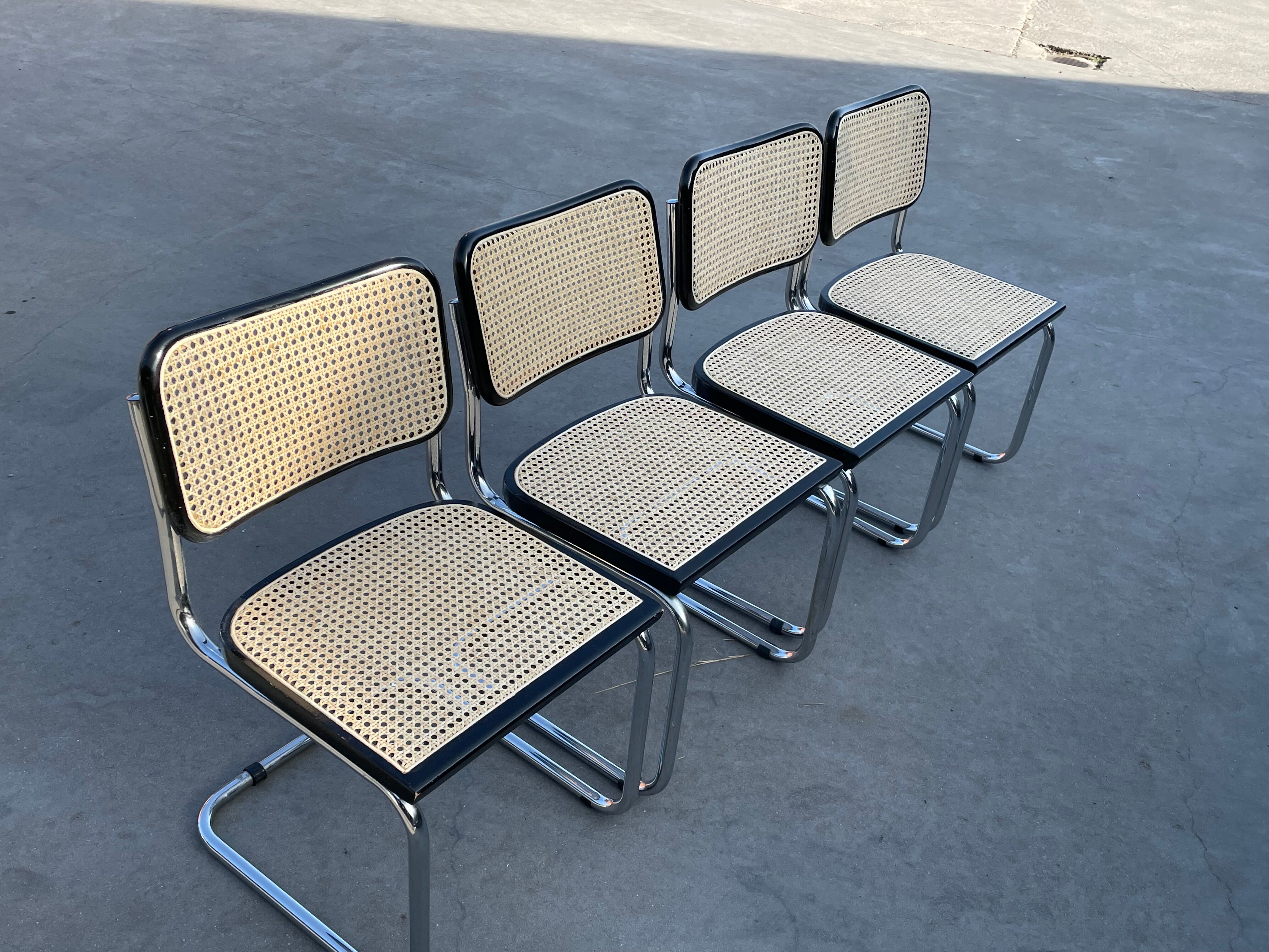 Ensemble de 4 chaises vintage modèle Cesca B32 en noir et chrome