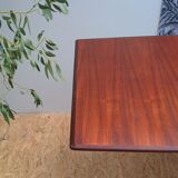 Extendable scandinavian table