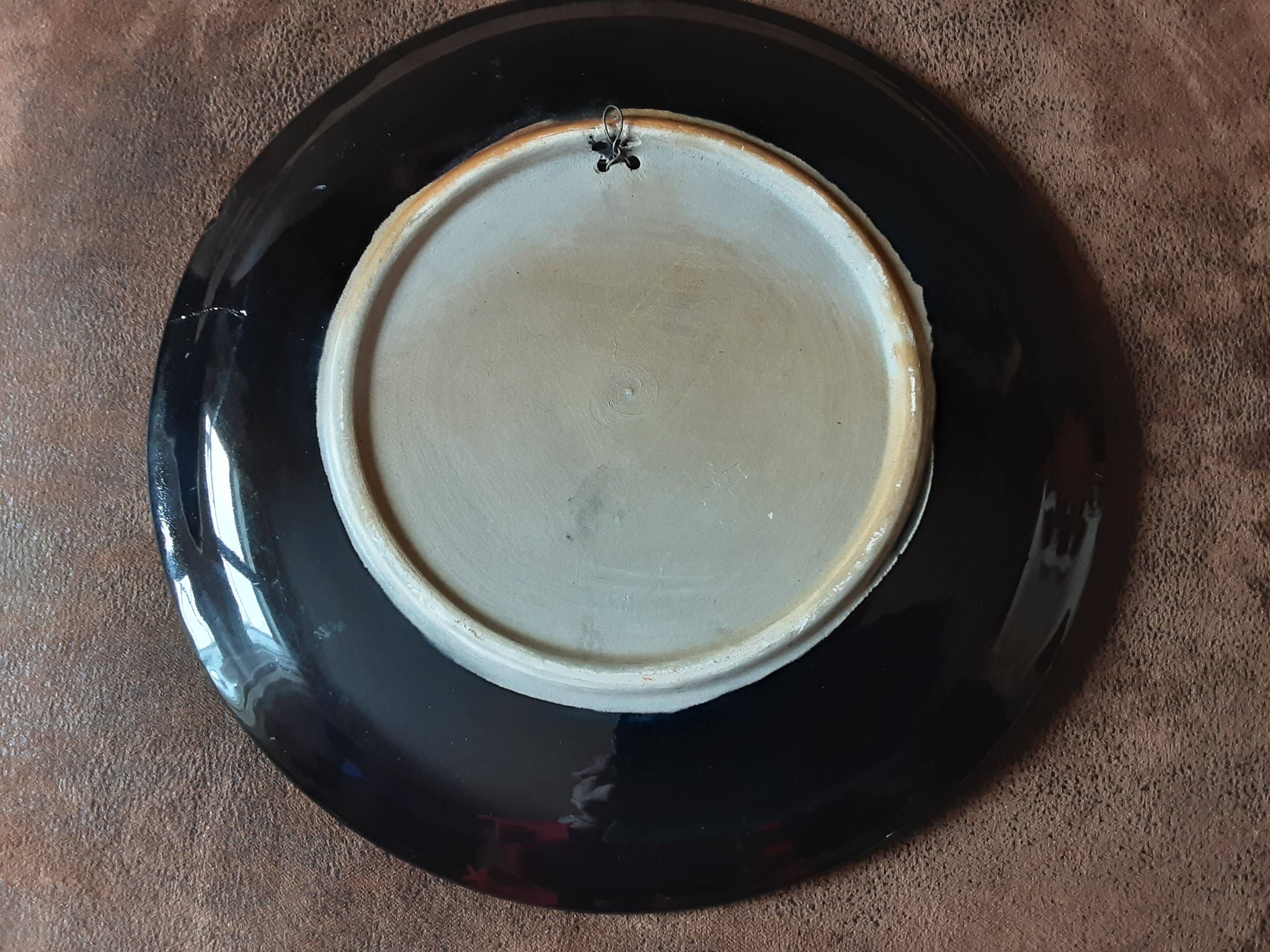 Decorative barbotine plate