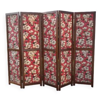 Vintage screen with 5 mahogany leaves and floral fabric