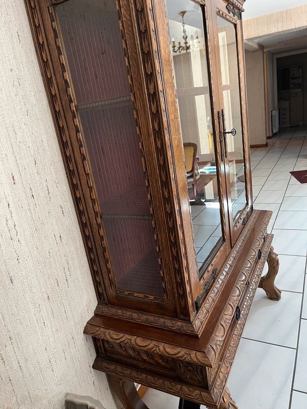 Vente d'une vitrine en chêne massif style Henri II / néo-Renaissance