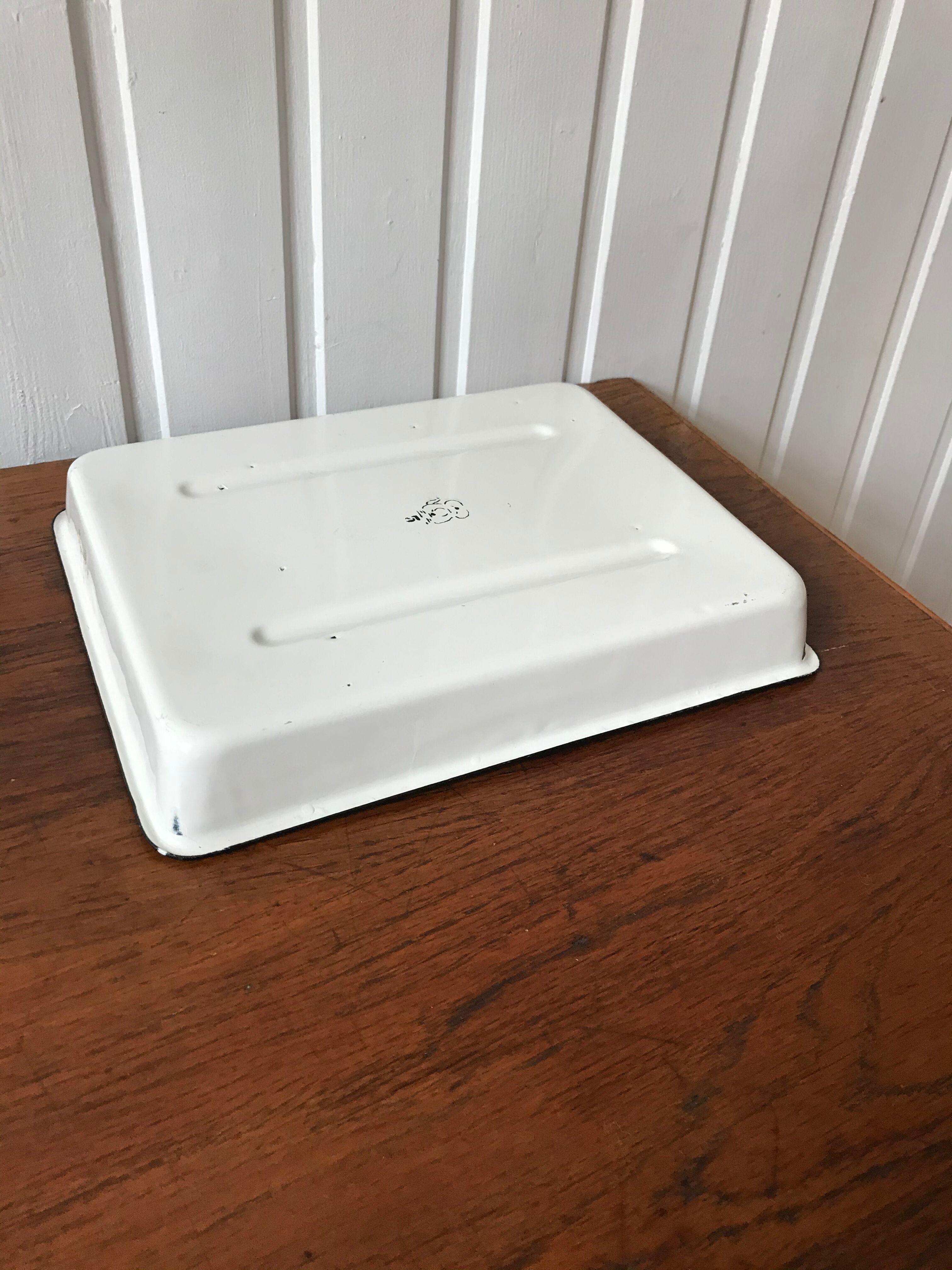 Email tray