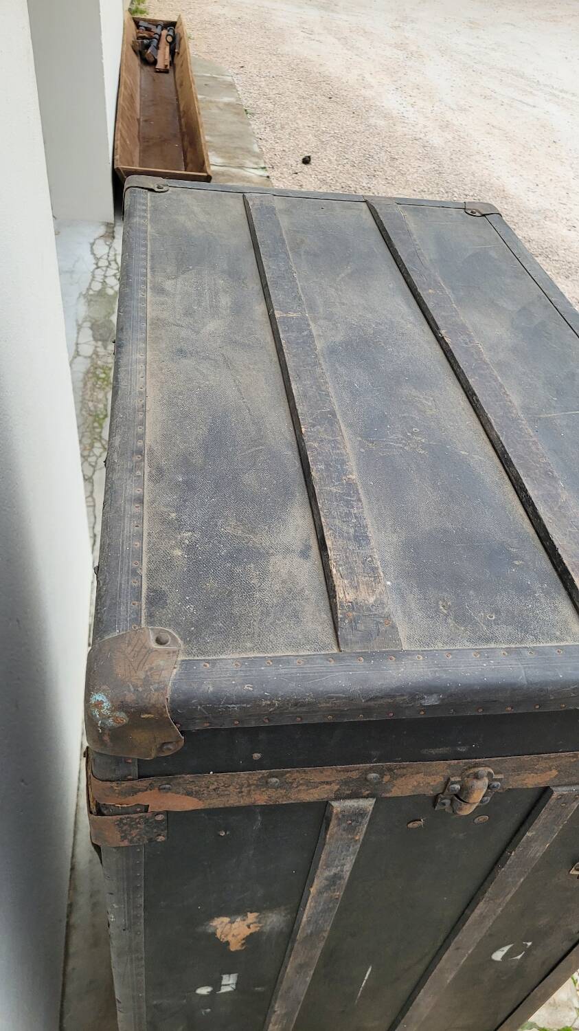 Malle cabine de la marque "La Malle Bernard" Paris -1900s