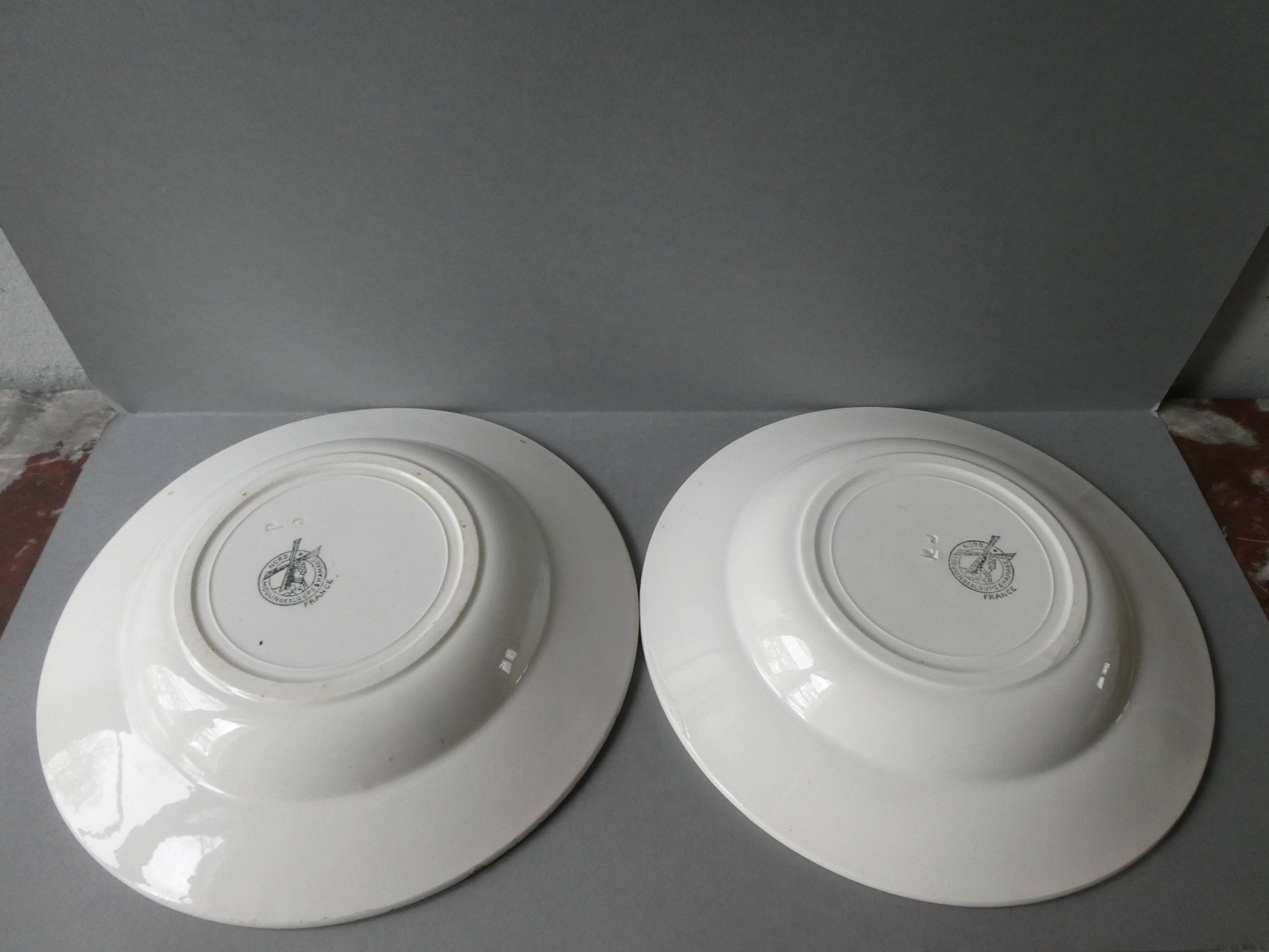 Lot of 2 hollow plates Moulin des Wolves, painted décor