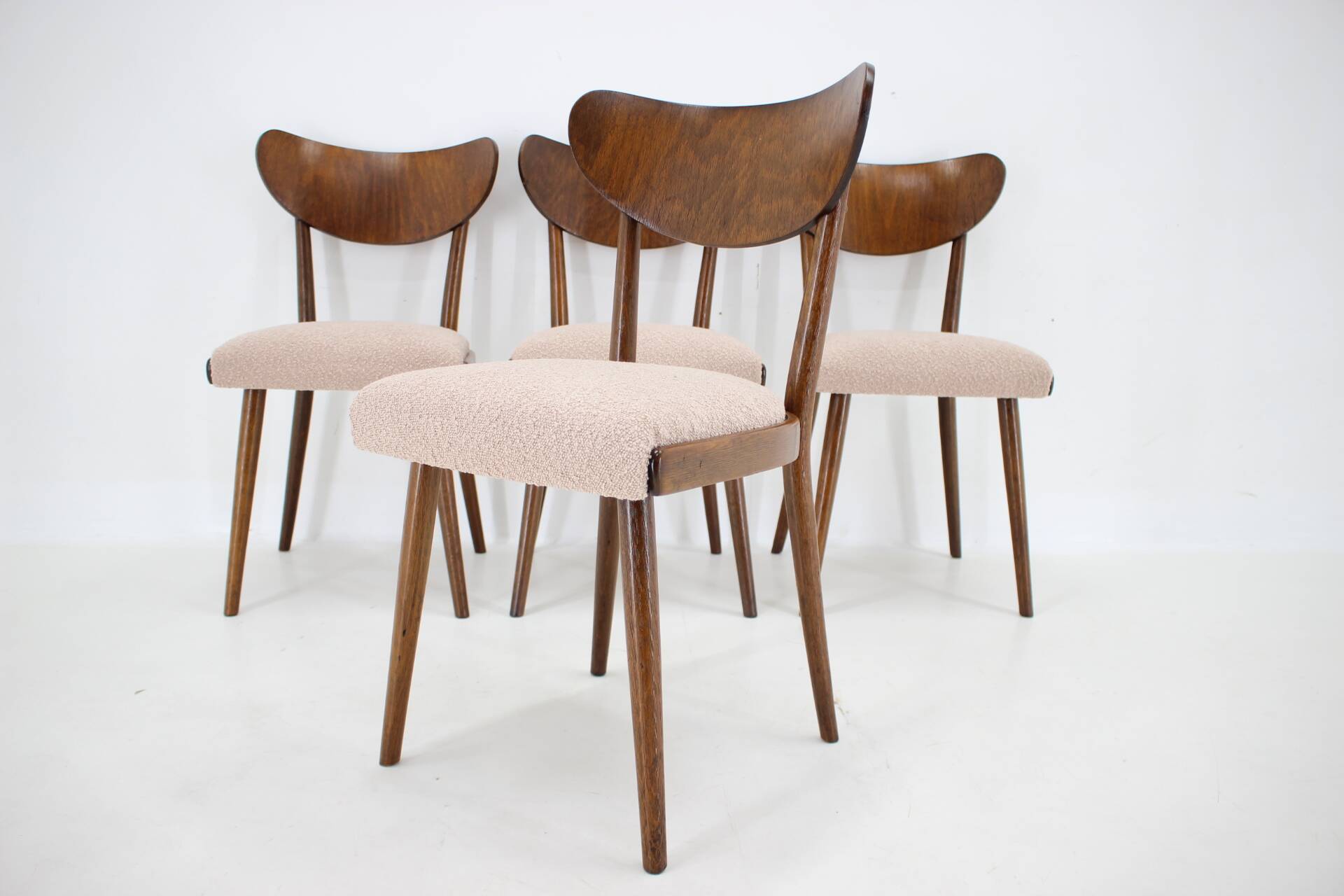 Ensemble de quatre chaises de salle à manger en hêtre restaurées des années 1950, Tchécoslovaquie