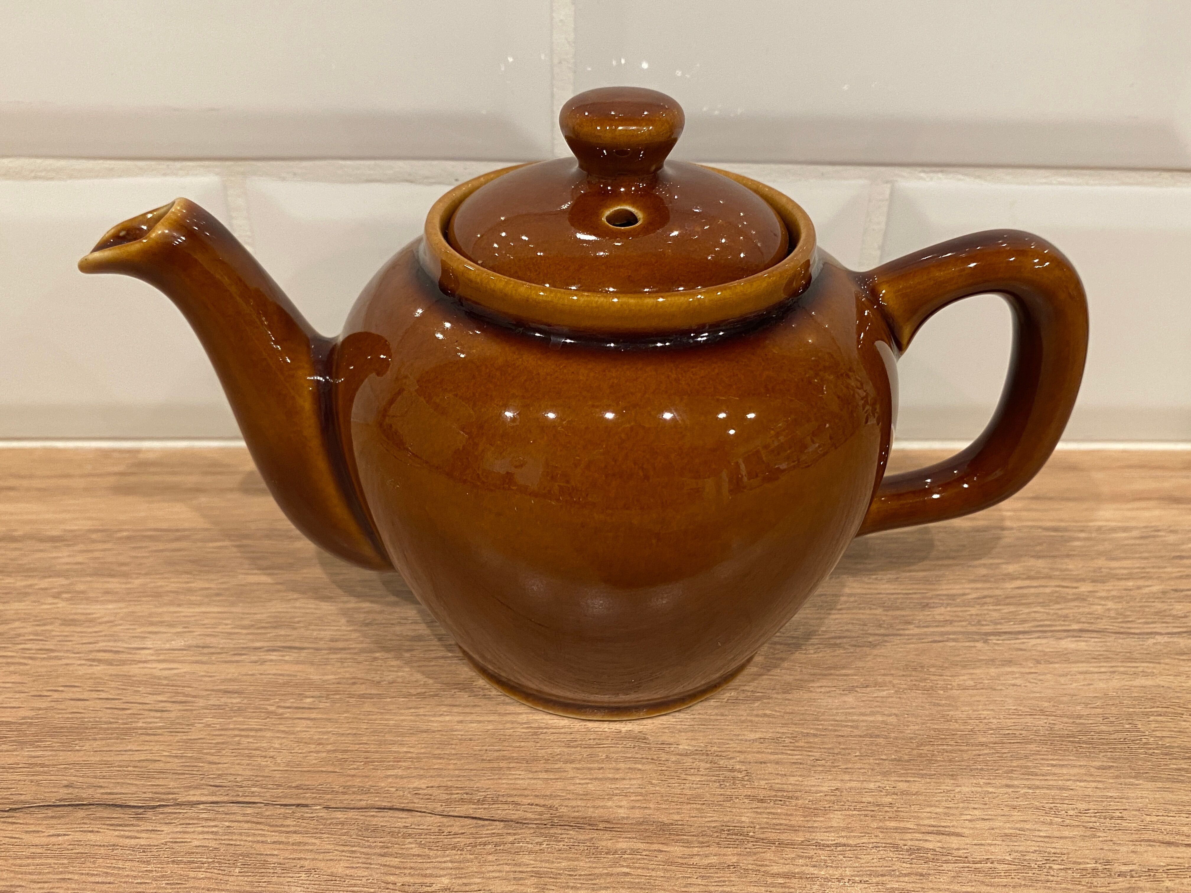 Individual earthenware teapot