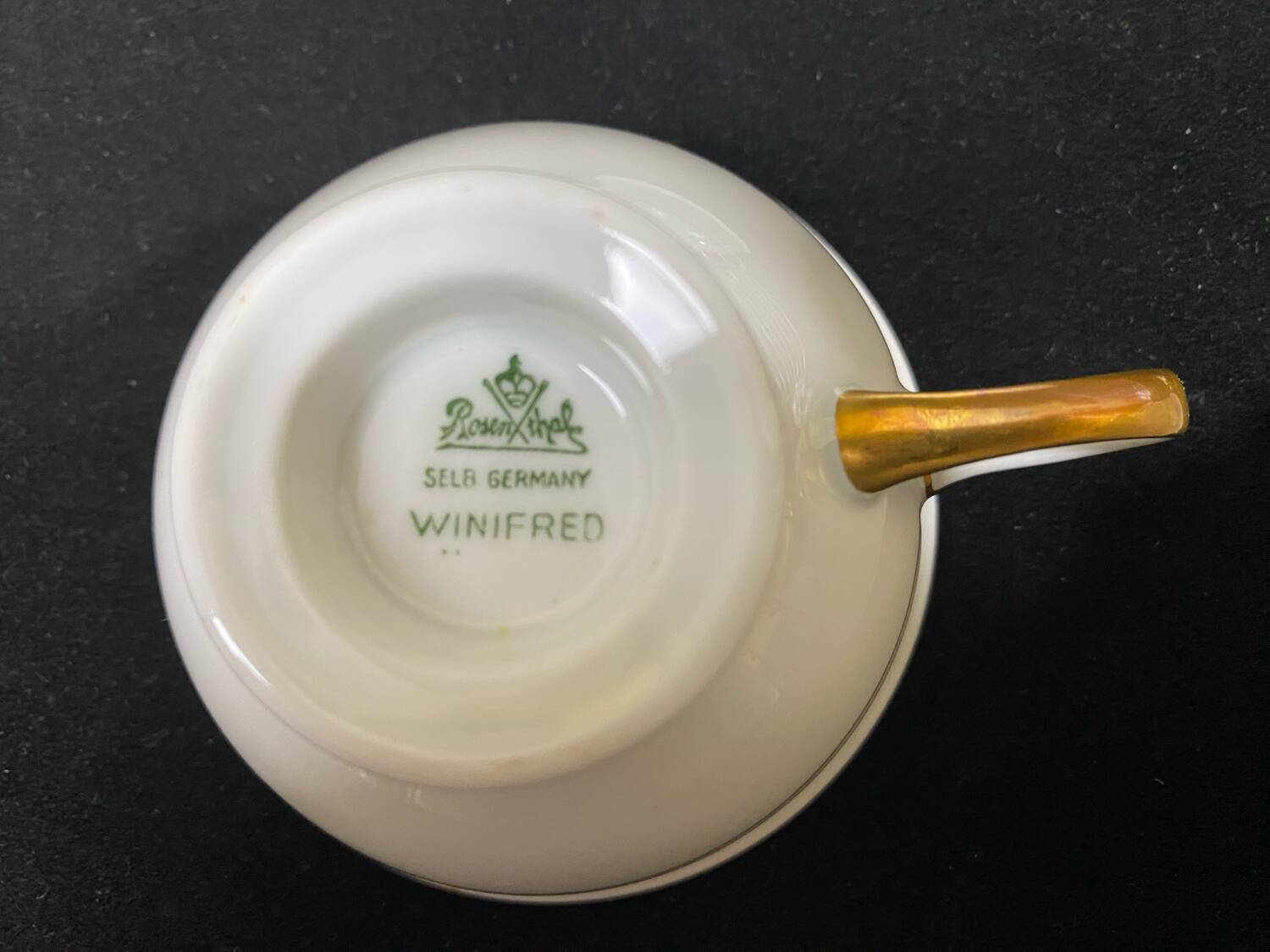 Complete set of 12 Art Deco fine porcelain cups and saucers Ros.