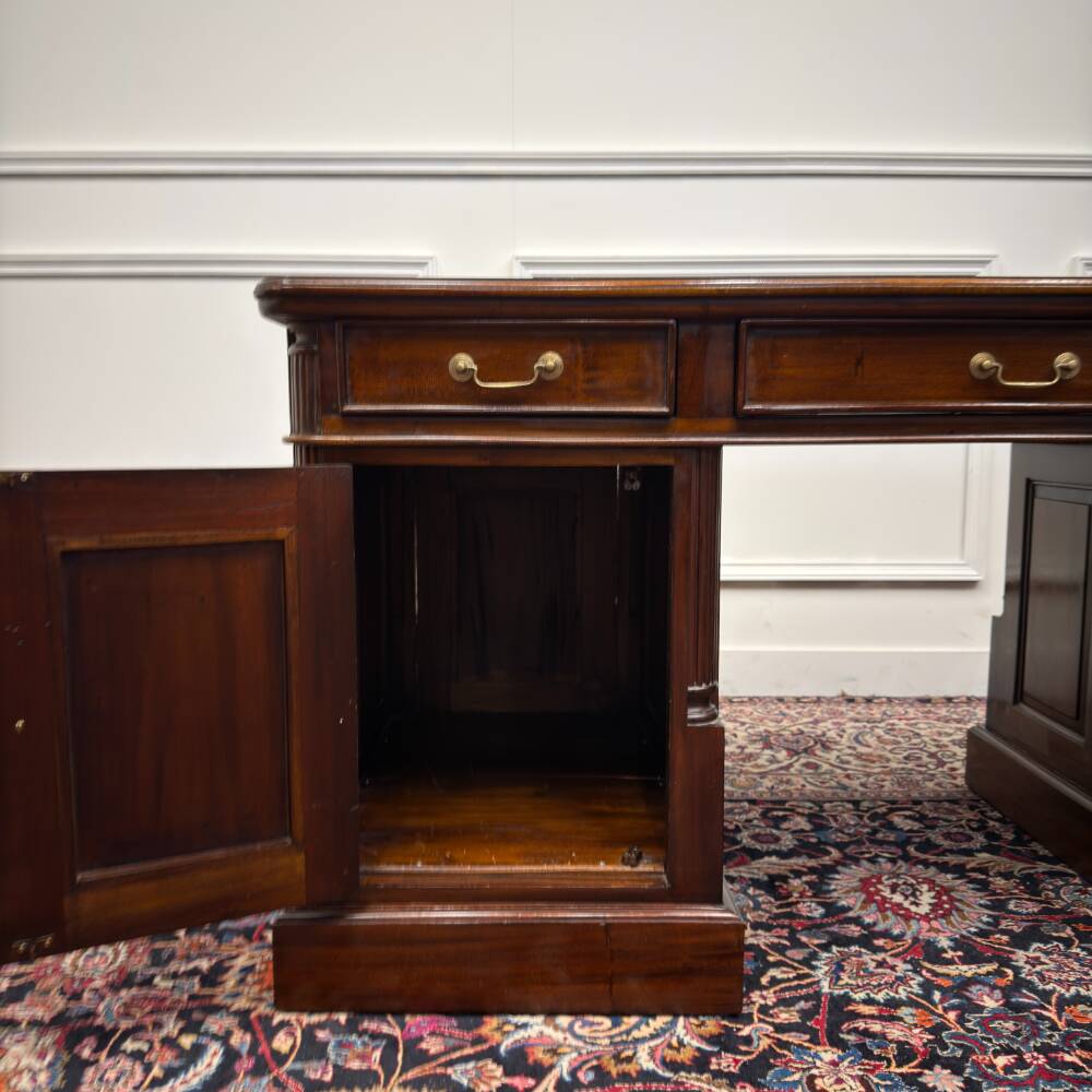 Bureau classique anglais avec cuir vert