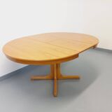 Vintage round table from the 60s and 70s in blond elm with integrated extension