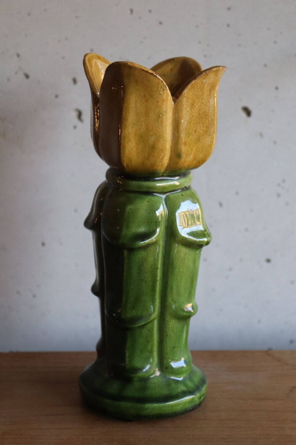Vase ancien fleur en barbotine