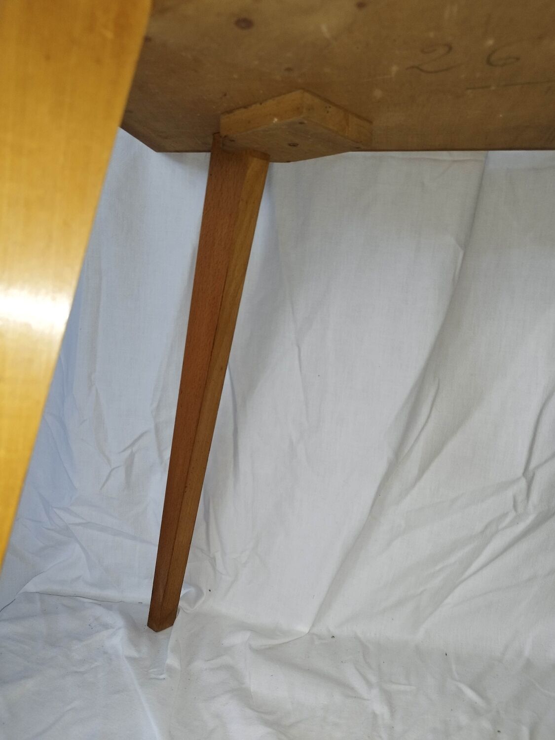 Coffee table from the 50s spindle feet