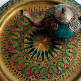 Teapot with its brass tray from the 20th cty, Moroccan craft - diameter 24cm