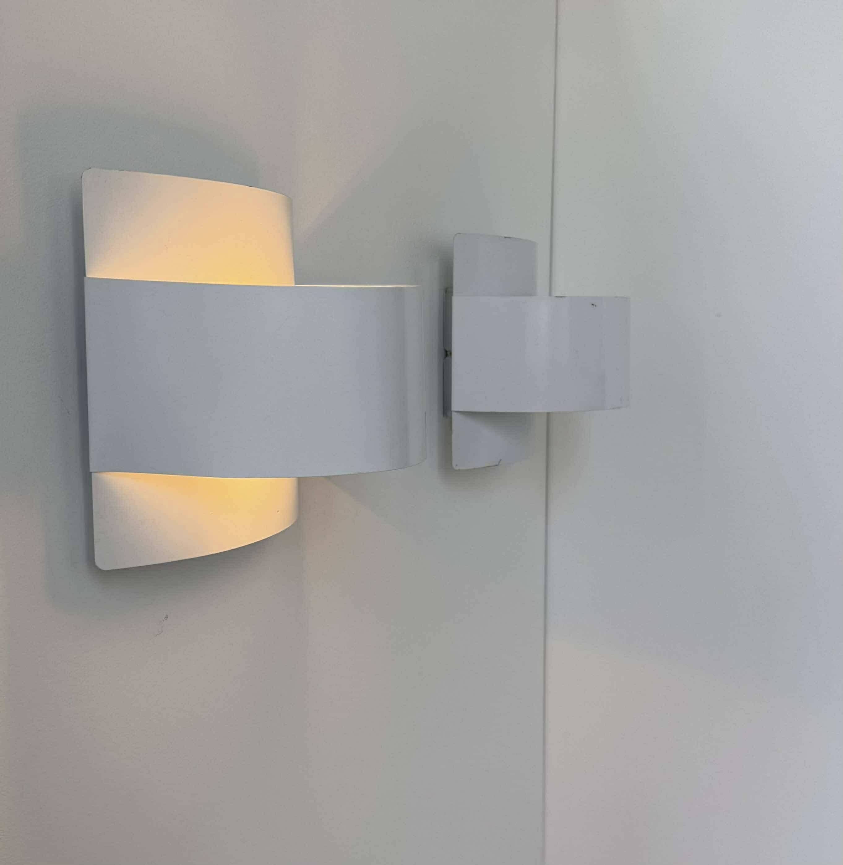 Pair of vintage wall lights, white lacquered metal, Peter Celsing Sweden 1960