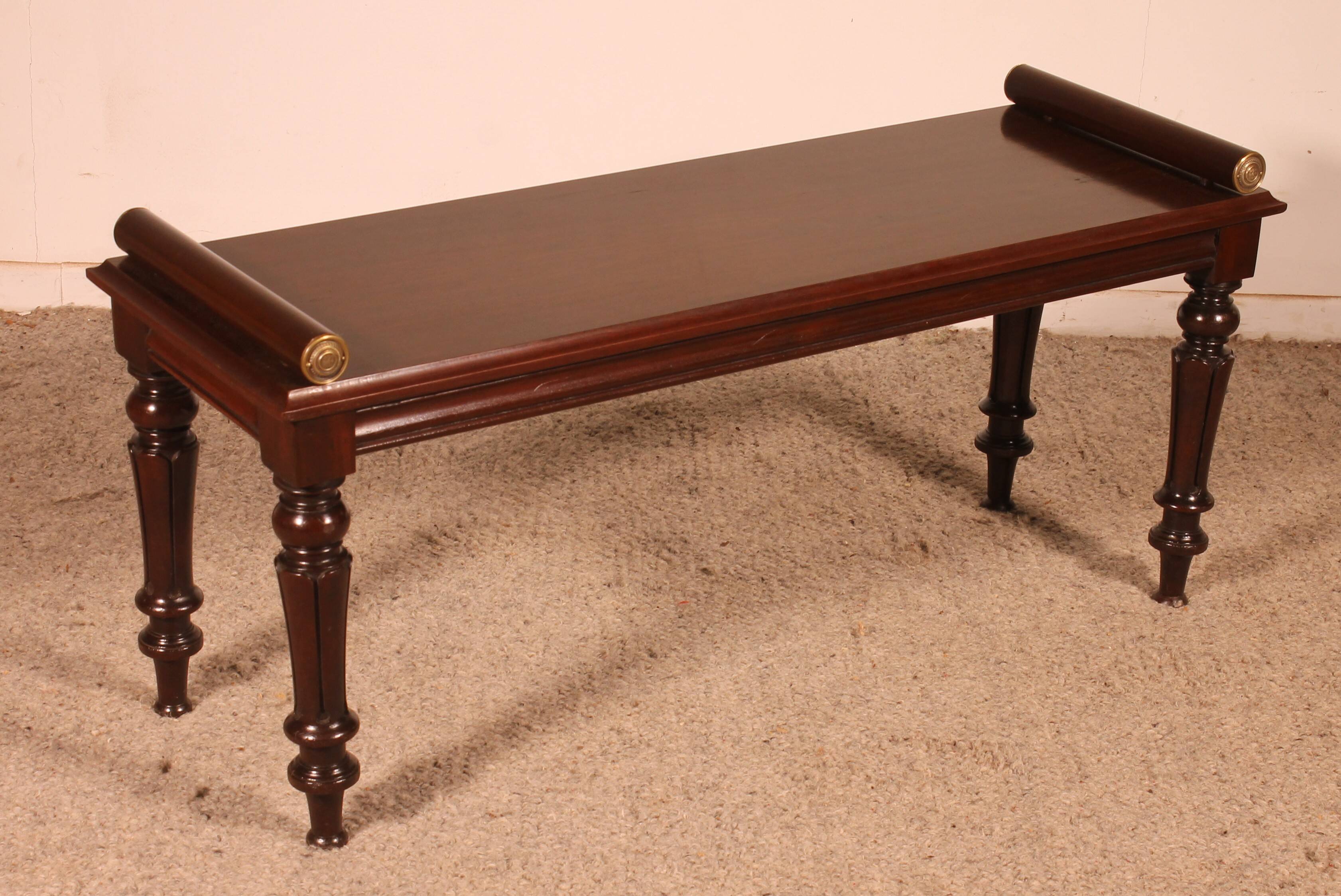 Regency period mahogany hall bench from the early 19th century.