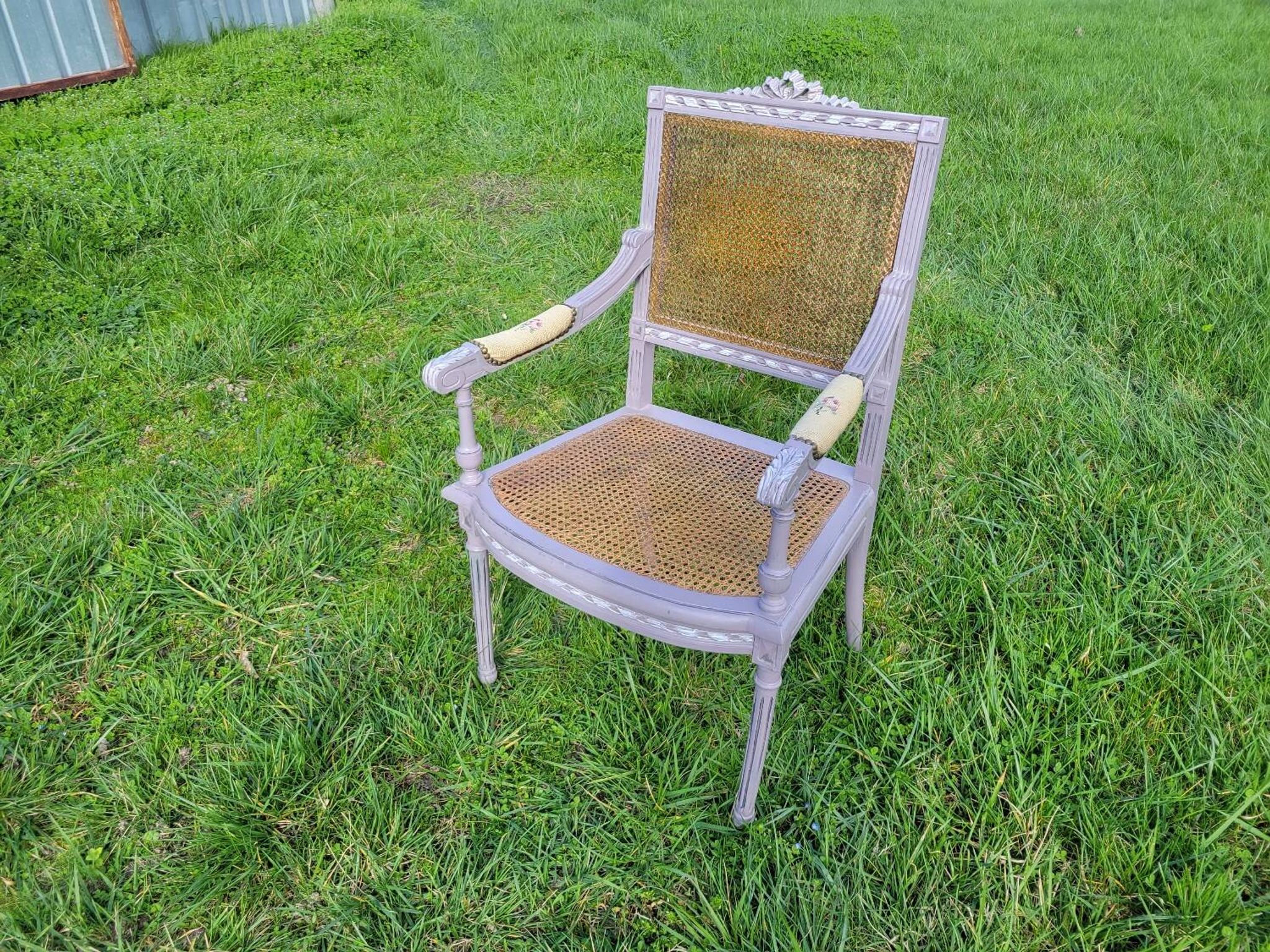 Fauteuil Louis XVI en cannage, milieu du XIXe siècle