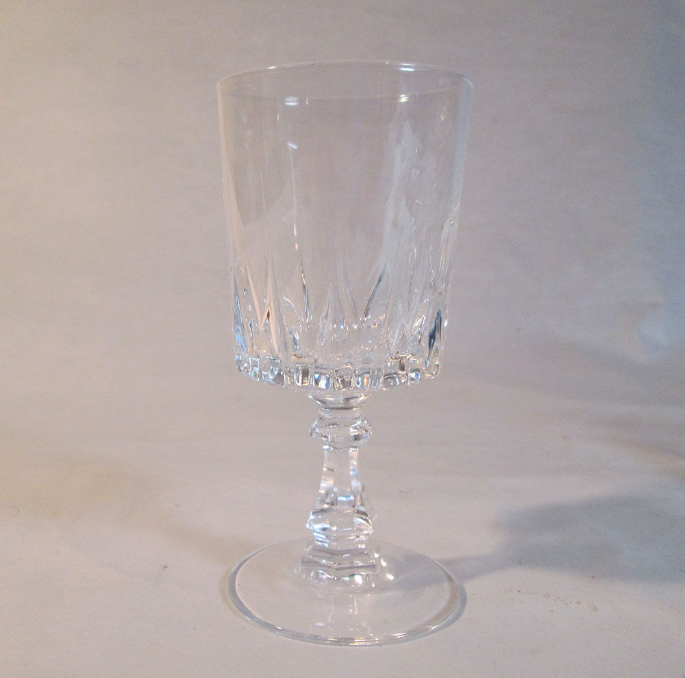 6 glasses of Arques crystal wine