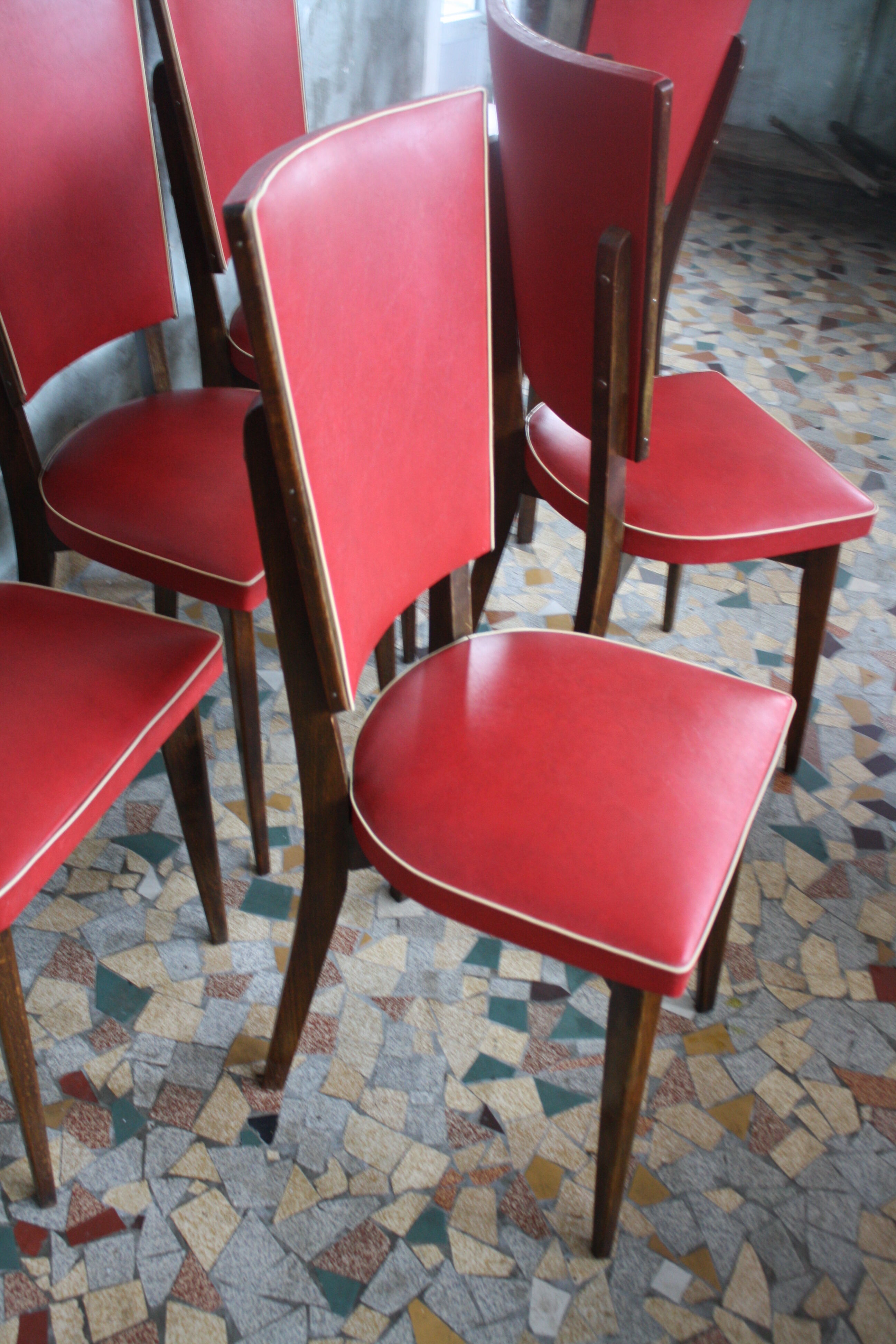 Lot of 8 vintage wooden chairs and red skai